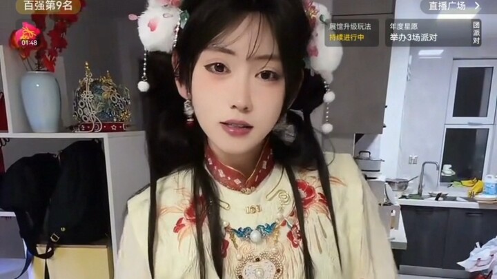 元子的体型，就算有参照物，看上去也是小小的一只，最多一秒六