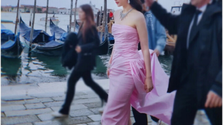 Oh my gosh, so beautiful! She’s totally blowing up overseas thanks to those paparazzi photos!