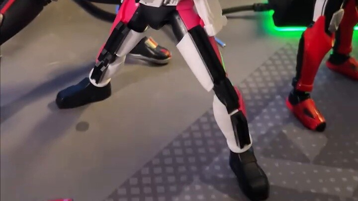 ทหารม้าอิมพีเรียล FRS ยังใช้หัวที่ทาสีอย่างเต็มที่