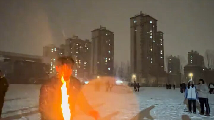 نفث النار في الثلج... 🔥