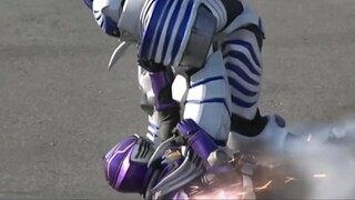 [Kamen Rider Dragon Knight] Tôi chỉ nghe thấy tiếng sắp tới, nhưng tôi không thấy ai cả, chắc là tôi