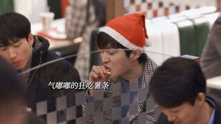 Tú Nam, cậu ăn từ từ thôi, tớ sợ lắm, hahaha