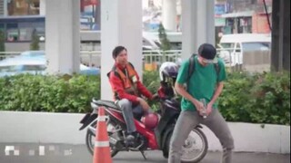 ฝรั่งแกล้งคนไทย