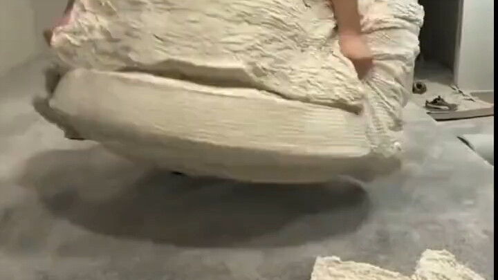 Foreign netizens unbox a compressed-pack sofa