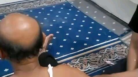 Pijatan Kepala leher dan tangan.. Pak guru suryadi merasa rilexs kembali..😂