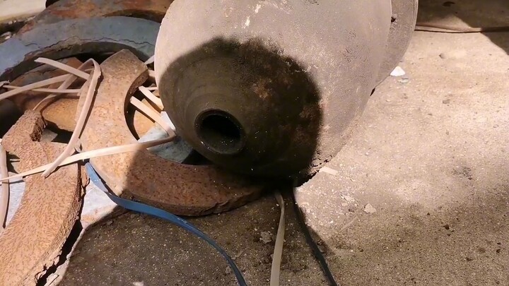 A mouse went into this hole. Let's see if we can make it jump out.