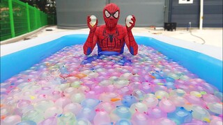 Spider Man Popping 1000 Water Balloons!