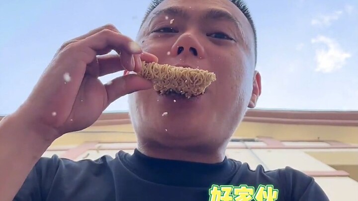 Còn không công khai à? Đợi cô ấy công khai mình hả?