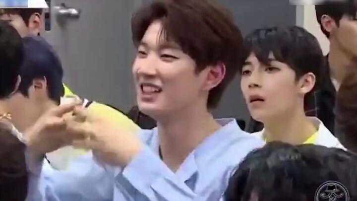 [EXO] diakui sebagai kaisar suatu era, siapa lagi yang tidak setuju?