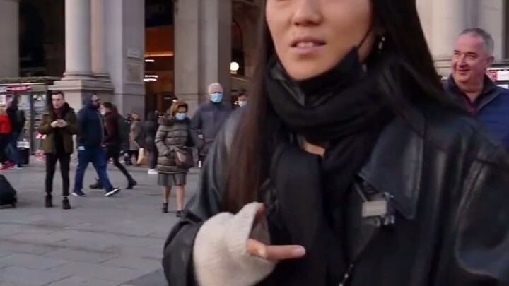 今天遇到这位暗黑系女孩，简直太好看了，这五官爱了！