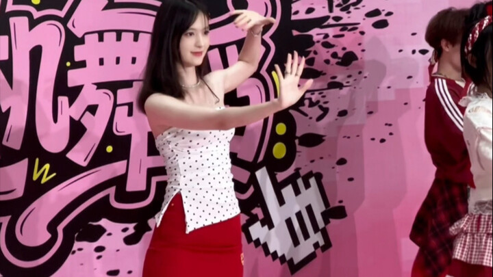 عيد ميلاد مجيد! إطلالة مليئة بروح عيد الميلاد!