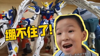 蚌埠住了！当熊孩子看到满柜的高达后！世界都亮了！