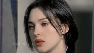 "Vì cô ấy đẹp nên có sự ghen tị và nói xấu"