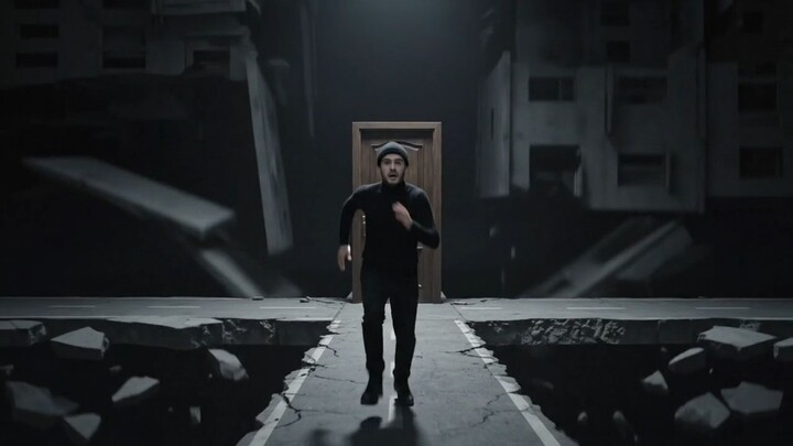 The_dark_urban_street_and_bui