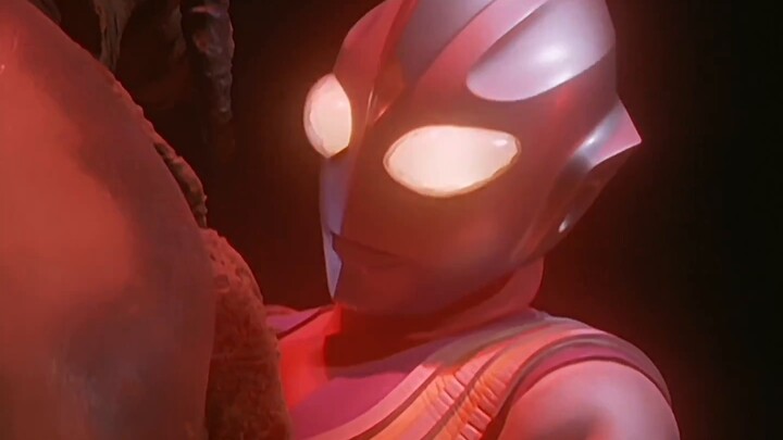 Jurus pamungkas Tiga sangat eksplosif di seluruh dunia Ultraman.