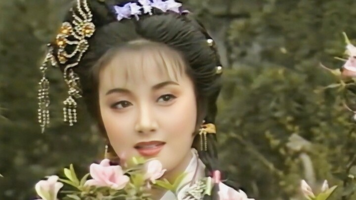 Deng Jie: “The fiery Phoenix from ‘Dream of the Red Chamber’—what a gentle Sichuan Opera look!”