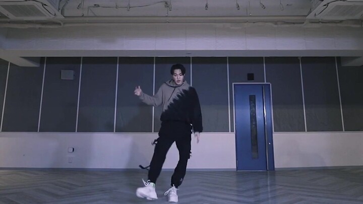 เสื้อผ้าชุดนี้ของจ้านตั๋วเต้นแล้วเท่มากเลย