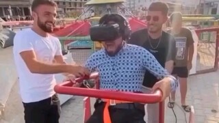 Teman itu pasti melihat sesuatu yang kotor.