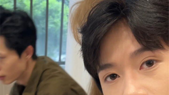 คนหนึ่งต่อยแบบเปิดเผย อีกคนไล่ต่อย!