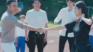 Nị Cách Mãi Đề và Cổ Lệ Na Trát nhảy múa Tân Cương cùng nhau