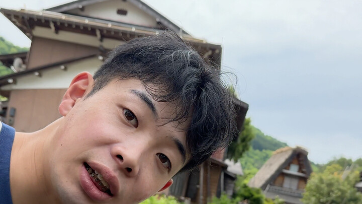 Orang Jepang Mengunjungi Shirakawa-go (Situs Warisan Dunia di Kampung Halaman)