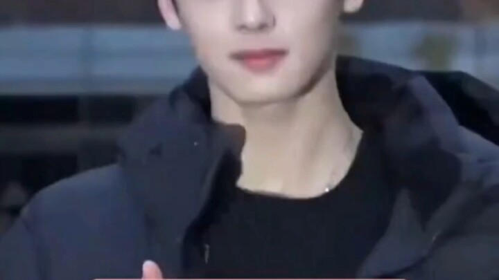 Bình luận của nữ fan Hàn về việc Cha Eun-woo nhập ngũ