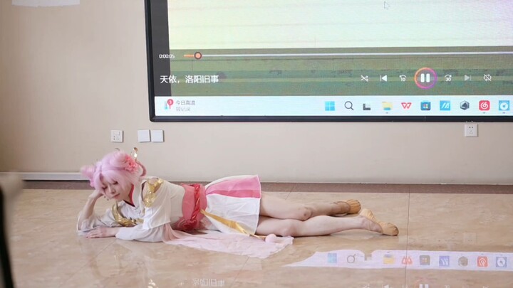 When a male medical student puts on Chang’e’s costume...