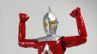 Low-end movable models have started to be released in the Showa era [UAF Ultraman Seven]