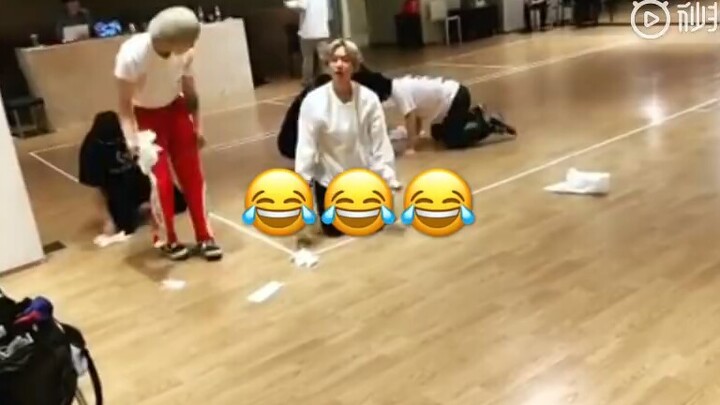 【EXO】Bian Bo Xian, Park Chan Yeol, lại là hai người các cậu nữa! Cả hai vào đây cười cho tôi xem nào