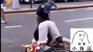 Seorang pria Afrika-Amerika berteriak "Semua orang di sini harus kembali ke Tiongkok" di Chinatown N