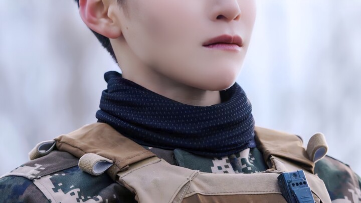 She really acted like a Chinese female soldier! Kill many fresh meat actors in seconds!