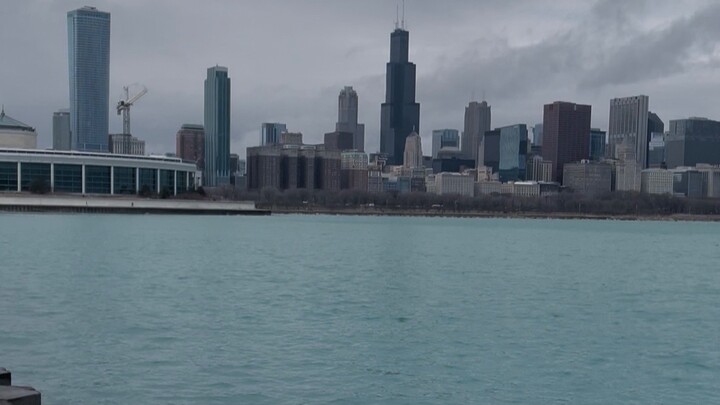 Chicago Lakefront - Lake Michigan View on a Cloudy Day | Illinois USA 4K