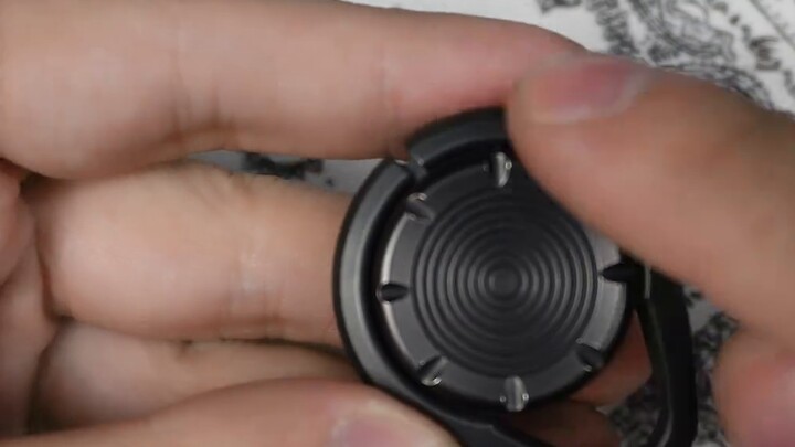 New Mackey's new work - Little Water Drop! The asymmetrical gyroscope can also be turned into a mech