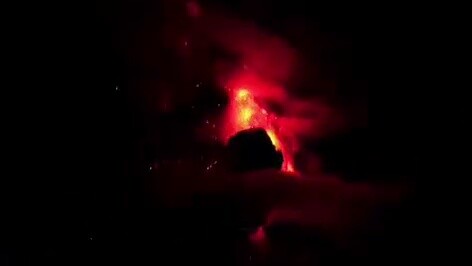Shocking explosion! Indonesia's Luang volcano erupted tonight, the largest in the world this year