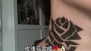 三更半夜四小时闲的没事把凯撒纹身画自己身上