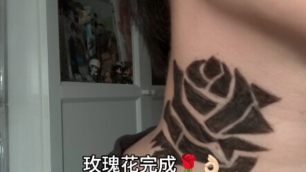 三更半夜四小时闲的没事把凯撒纹身画自己身上