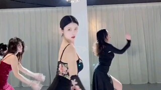 สาวสวยเต้นเบาๆดนตรีก็ตก (ลบทิ้งแล้วลงใหม่ค่ะ)