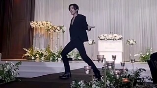 钟业-《us》好像是在朋友的婚礼？跳的真好看♡