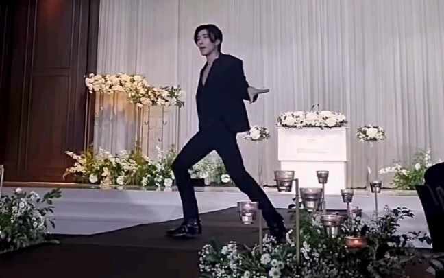 钟业-《us》好像是在朋友的婚礼？跳的真好看♡