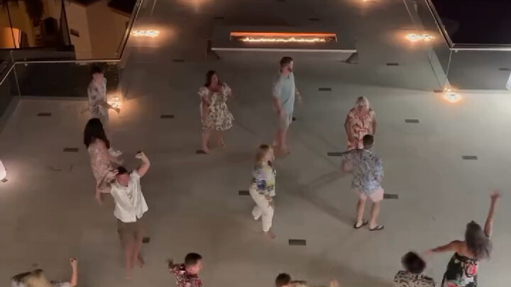 Even when traveling with family, we never forget to dance together. Those moments when we all move o