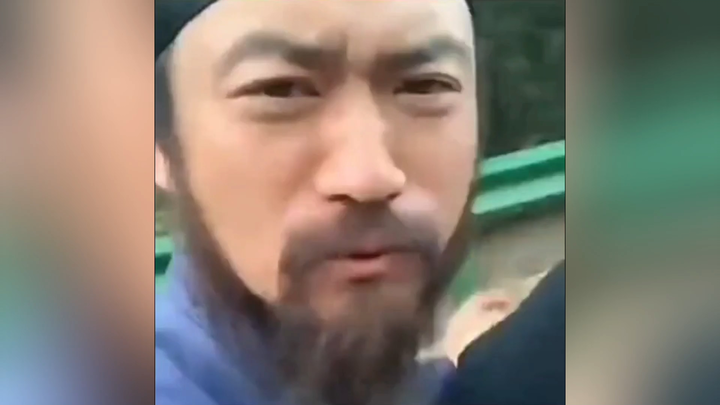 นี่เหมือนจะเป็นไอ้คนที่ส่งโทรเลขเลยนะ