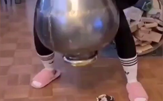 تهانينا! هزّ المزهرية واحصل على قطة واحدة