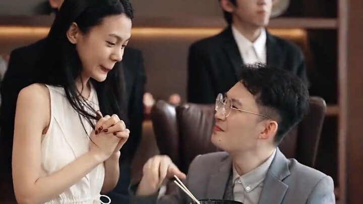 Quê tôi ở Đông Bắc đó—trên sông Tùng Hoa ấy—giữa dòng có một con ốc nhỏ—vừa hàng giả lại vừa chảnh!