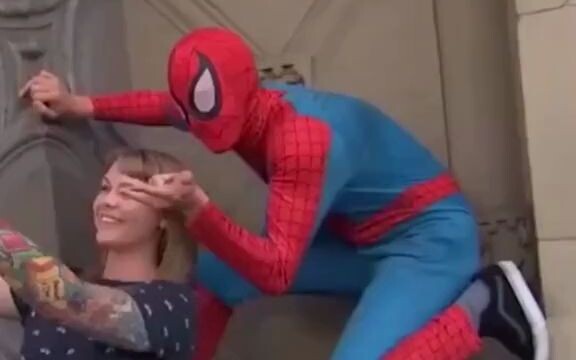 เมื่อใส่ชุดนี้ ใครๆ ก็จะไม่คิดว่าคุณคือสไปเดอร์-แมนตัวจริงอีกต่อไป!