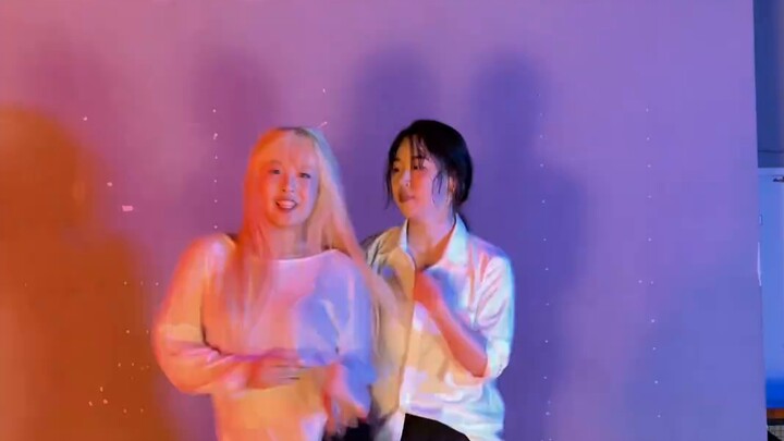 Dangerous Party｜Blonde hottie and cool handsome guy dance together