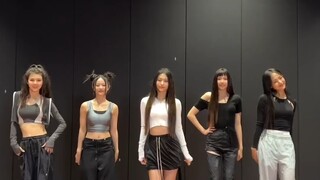 【Twi】热转推，"New Jeans的特长：每个成员的舞蹈动作略有不同，但节奏和时机却完全同步……真是无法想象她们练习了多少次"