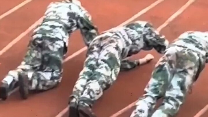 「 艾伦，重生成为兵王也还是什么都做不到啊 」