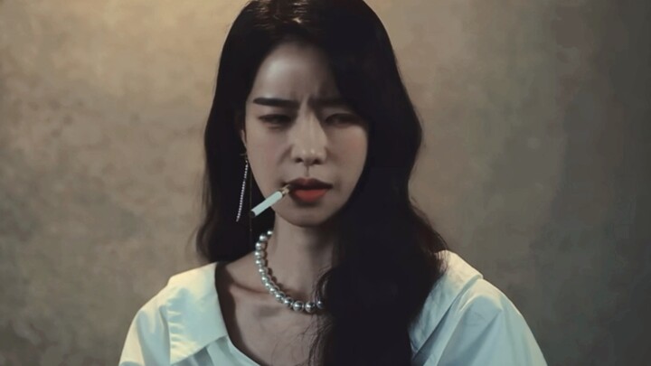 Yeonjin: I examine myself three times a day—there’s nothing wrong with me!