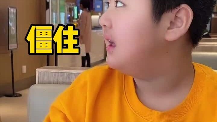 Hahaha, hahahaha~ Cậu em, cậu vui mừng hơi sớm rồi đấy~