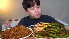 Mukbang Black Bean Noodles, Green Onion Kimchi, and Chili Kimchi... Yummy 😋 Yt 버들buddle